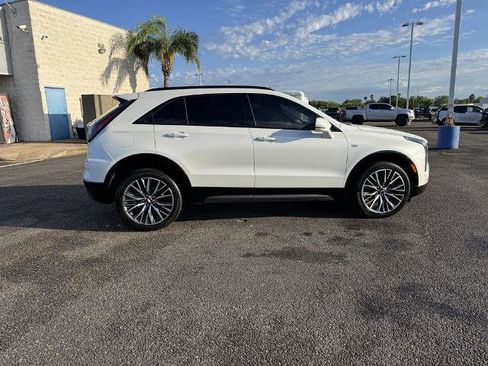 Used 2024 Cadillac XT4 Sport image 2