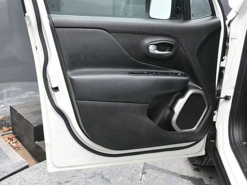 Used 2022 Jeep Renegade Limited image 16