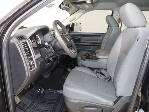 Used 2018 RAM 1500 Express AWD/4WD image 10
