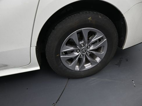 Certified 2021 Toyota Sienna XLE image 21