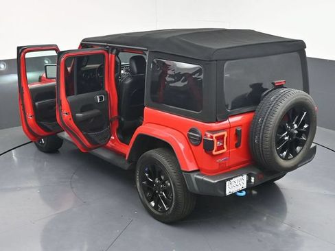 Used 2023 Jeep Wrangler Unlimited Sahara w/ Cold Weather Group AWD/4WD image 45