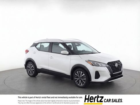 Used 2024 Nissan Kicks SV image 1