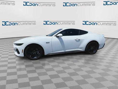 Used 2025 Ford Mustang GT RWD image 5
