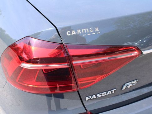Used 2017 Volkswagen Passat 1.8T R-Line FWD image 10
