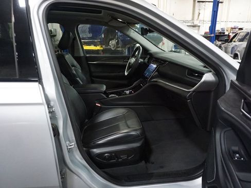 Used 2021 Jeep Grand Cherokee L Limited w/ Luxury Tech Group II image 19