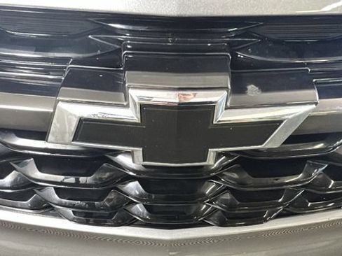 Used 2024 Chevrolet Trax RS w/ Sunroof Package FWD image 8