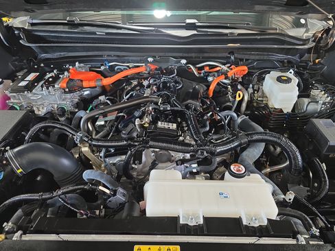Used 2025 Toyota Tacoma TRD Sport AWD/4WD image 30