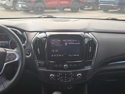 Used 2023 Chevrolet Traverse LT FWD image 17