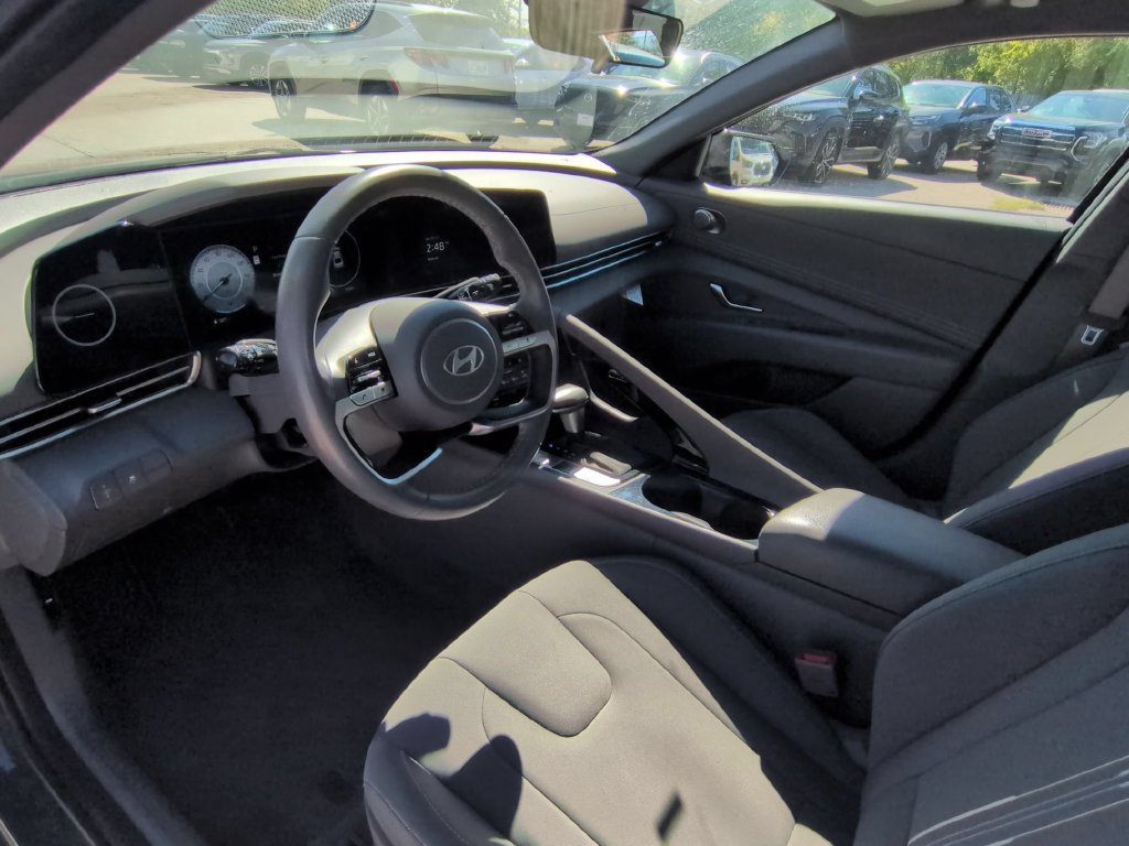 Used 2025 Hyundai Elantra SEL FWD image 3