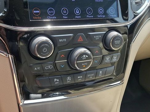 Used 2019 Jeep Grand Cherokee Limited w/ Trailer Tow Group IV AWD/4WD image 15