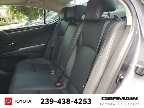 Used 2020 Lexus ES 300h w/ Premium Package FWD image 21
