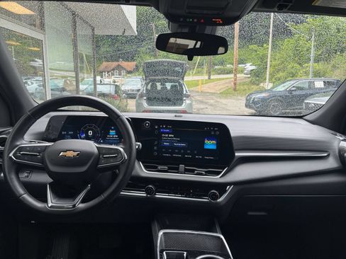Used 2025 Chevrolet Equinox LT FWD image 33