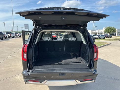 Used 2025 Ford Expedition Platinum image 20