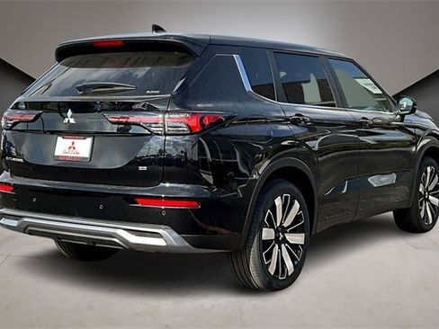 New 2025 Mitsubishi Outlander SE image 6