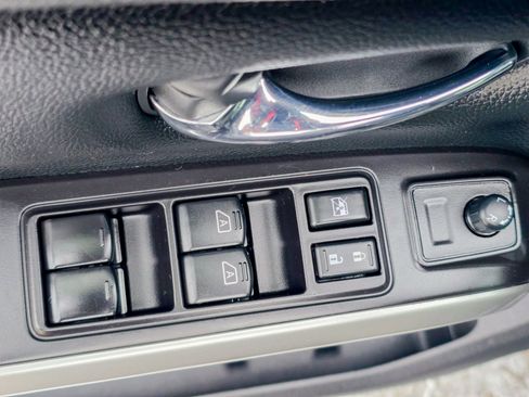 Used 2021 Nissan Titan SL w/ Moonroof Package image 19