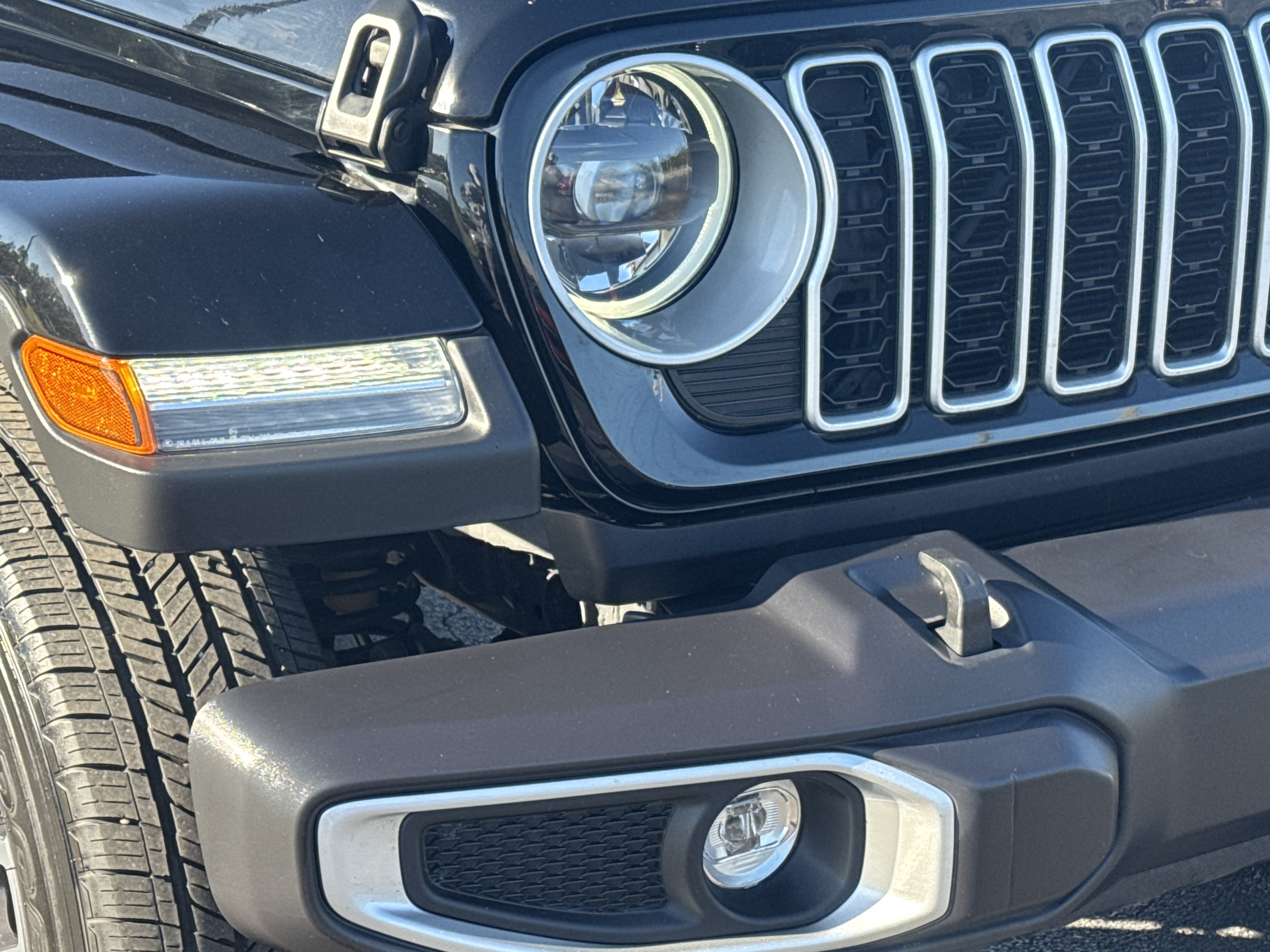 Used 2025 Jeep Wrangler Unlimited Sahara AWD/4WD image 11
