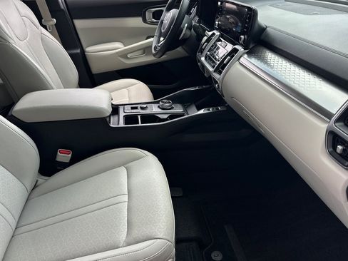 Certified 2023 Kia Sorento EX AWD/4WD image 16