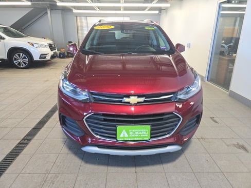 Used 2022 Chevrolet Trax LT w/ LT Convenience Package image 2