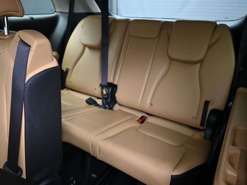 Used 2024 Kia Carnival EX FWD image 20