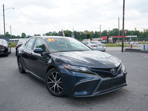Used 2021 Toyota Camry SE FWD image 1