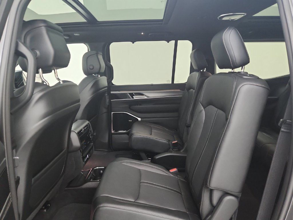 New 2026 Jeep Grand Wagoneer Limited AWD/4WD image 30