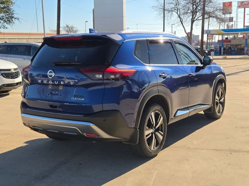 Used 2021 Nissan Rogue Platinum image 3