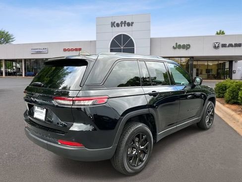 Certified 2024 Jeep Grand Cherokee Altitude AWD/4WD image 6
