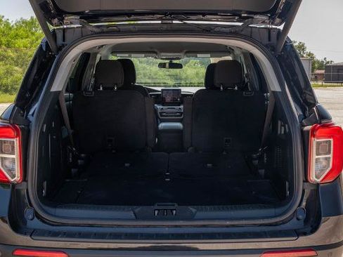 Certified 2024 Ford Explorer XLT RWD image 25