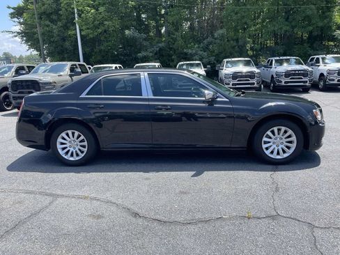 Used 2013 Chrysler 300 w/ Driver Convenience Group RWD image 9
