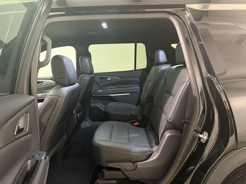 Certified 2025 Chevrolet Traverse LT image 24