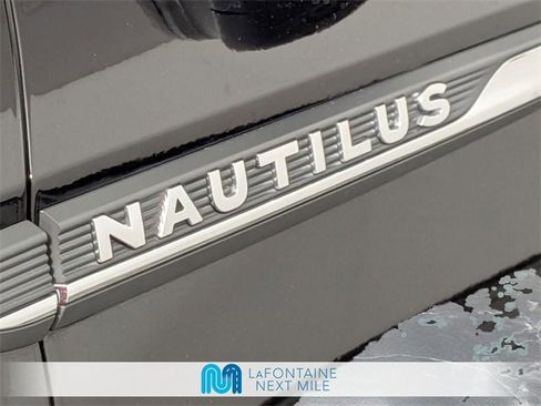 Used 2019 Lincoln Nautilus Select image 9