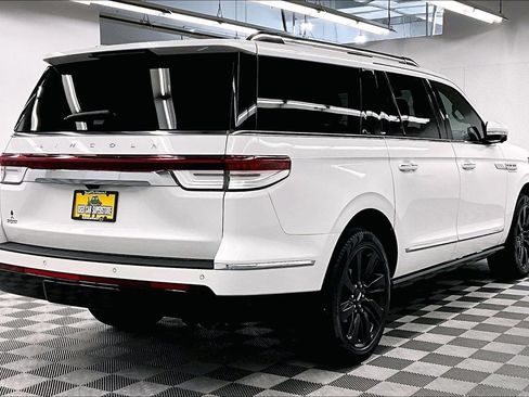 Used 2023 Lincoln Navigator L Reserve w/ Equipment Group 201A AWD/4WD image 27