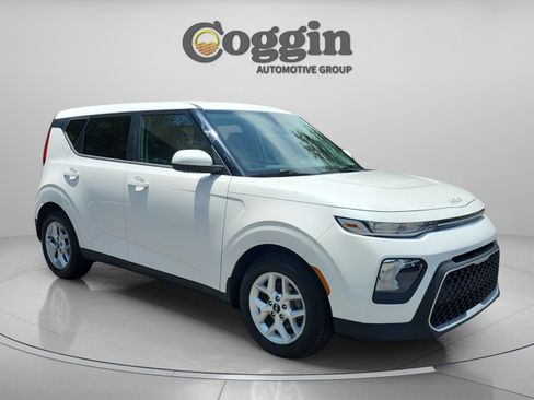 Used 2022 Kia Soul LX w/ Technology Package FWD image 7
