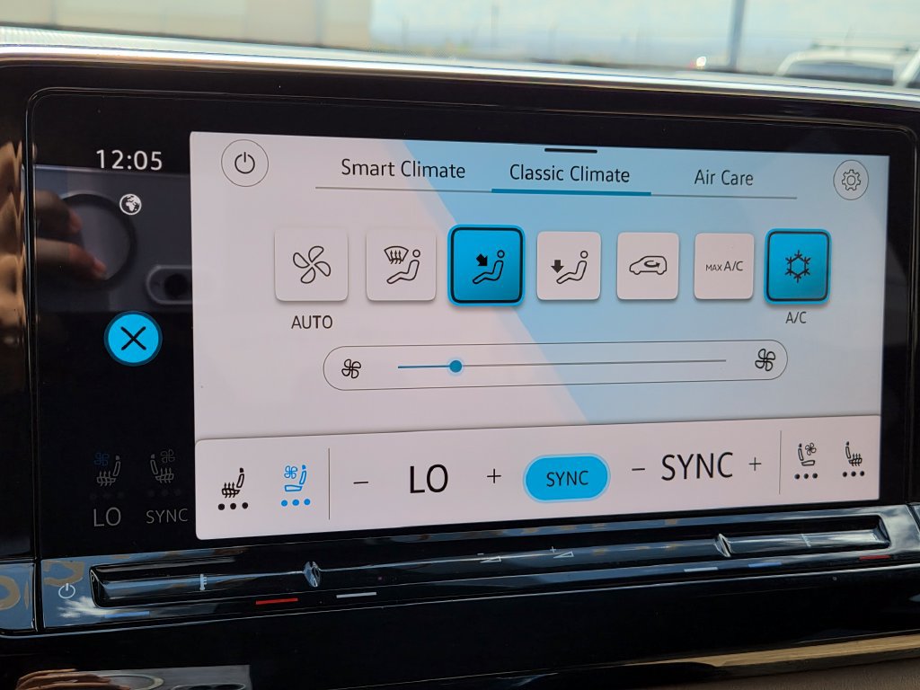 Certified 2026 Volkswagen Atlas Cross Sport SE FWD image 23
