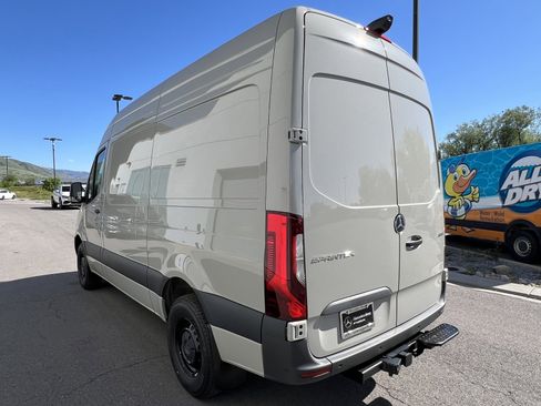 Used 2024 Mercedes-Benz Sprinter 2500 image 11