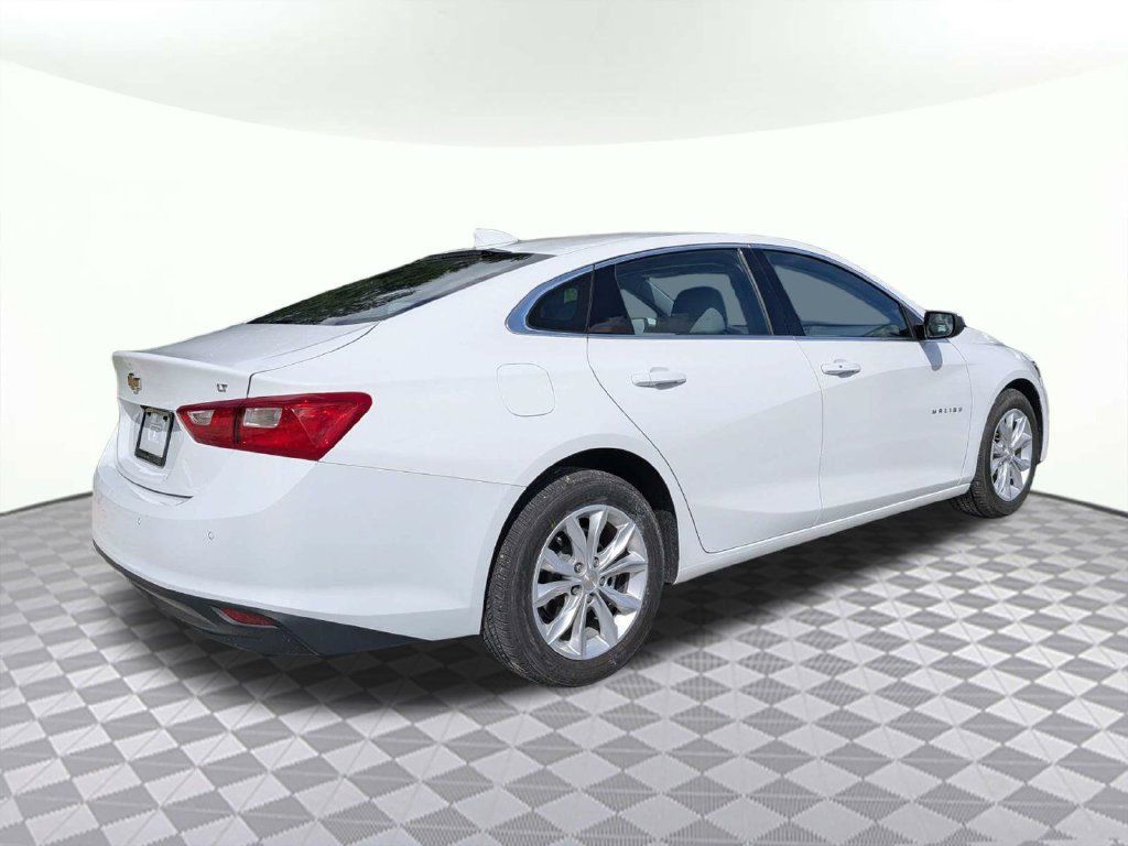 Used 2025 Chevrolet Malibu LT FWD image 3