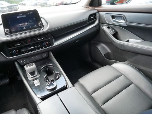 Certified 2023 Nissan Rogue SV w/ SV Premium B Package AWD/4WD image 11