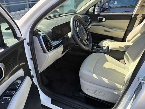 Used 2025 Kia Sorento EX FWD image 7