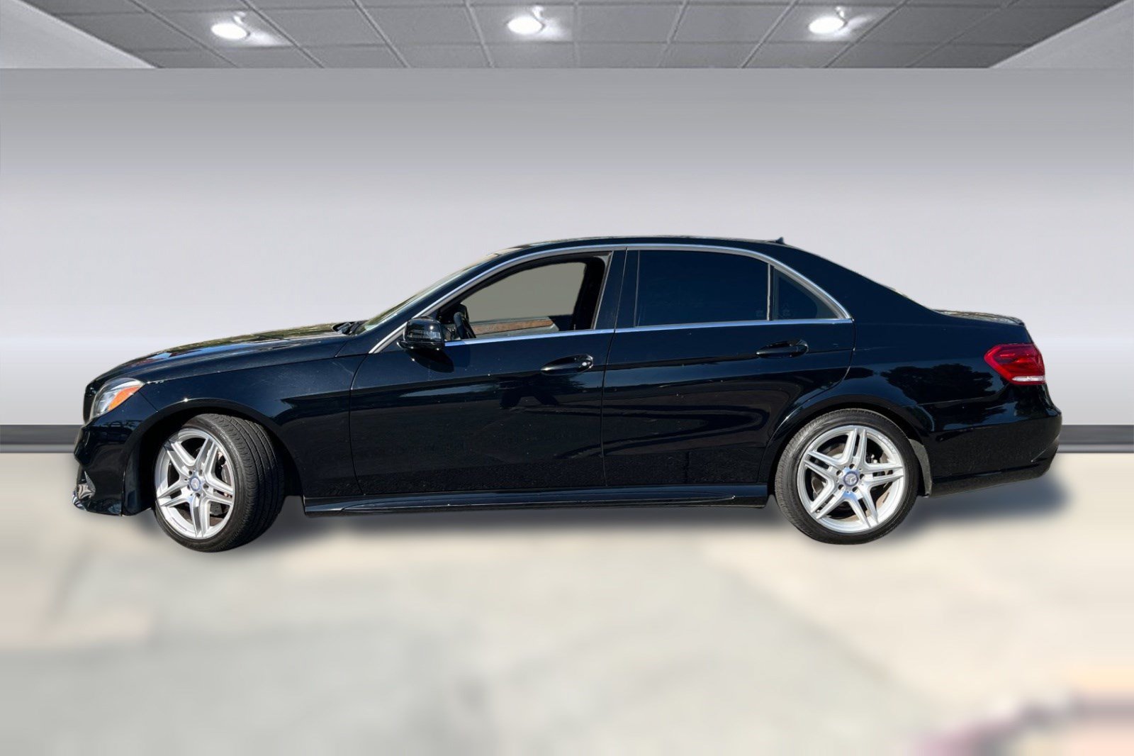 Used 2014 Mercedes-Benz E 350 Sedan image 2