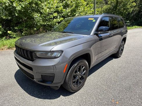 Used 2024 Jeep Grand Cherokee L Laredo AWD/4WD image 2