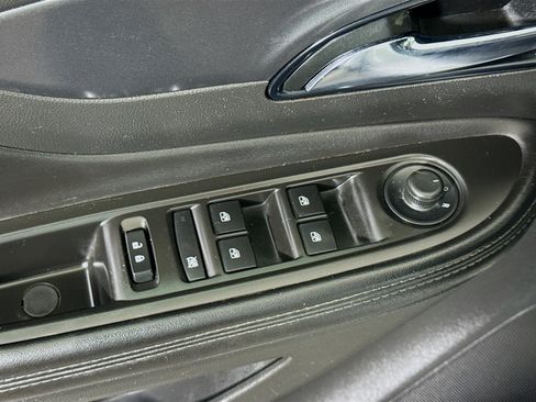 Used 2021 Buick Encore Preferred image 24