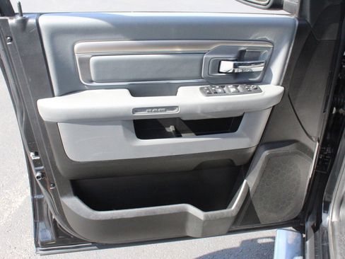 Used 2020 RAM 1500 Classic SLT w/ Luxury Group image 12