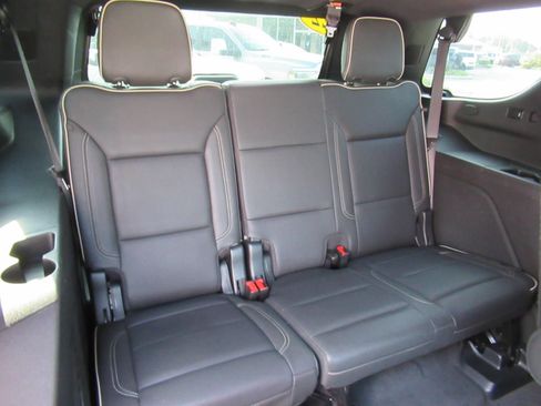 Used 2022 GMC Yukon SLT w/ SLT Luxury Package RWD image 36