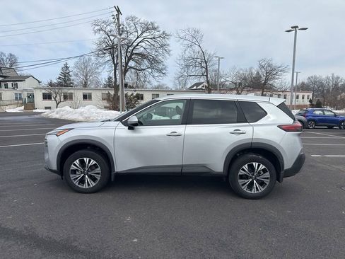 Used 2023 Nissan Rogue SV image 6