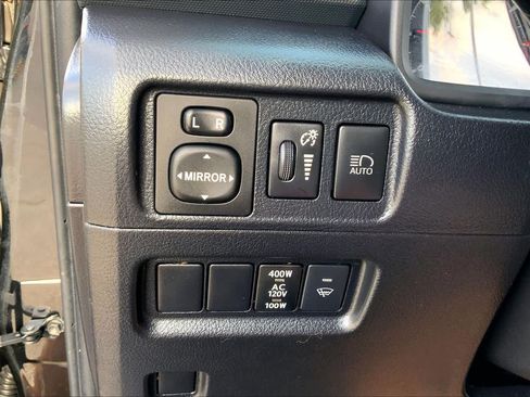 Used 2022 Toyota 4Runner SR5 AWD/4WD image 33
