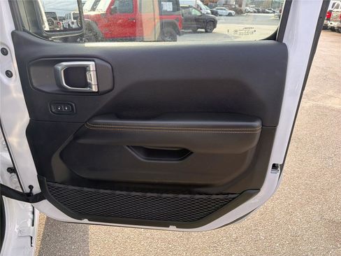 Used 2025 Jeep Wrangler Sahara w/ Safety Group image 14