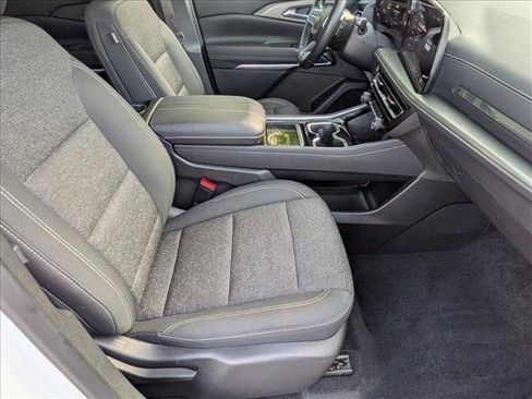 Used 2024 Chevrolet Traverse LS FWD image 19