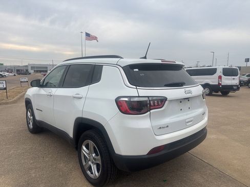 Used 2023 Jeep Compass Latitude image 12