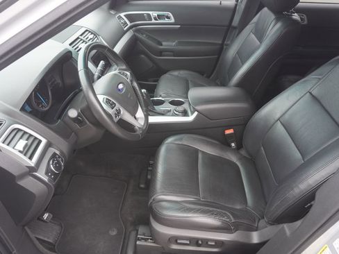 Used 2013 Ford Explorer XLT image 18