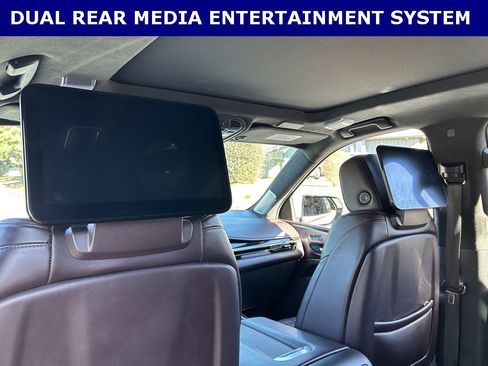 Used 2023 Cadillac Escalade ESV Sport Platinum image 3